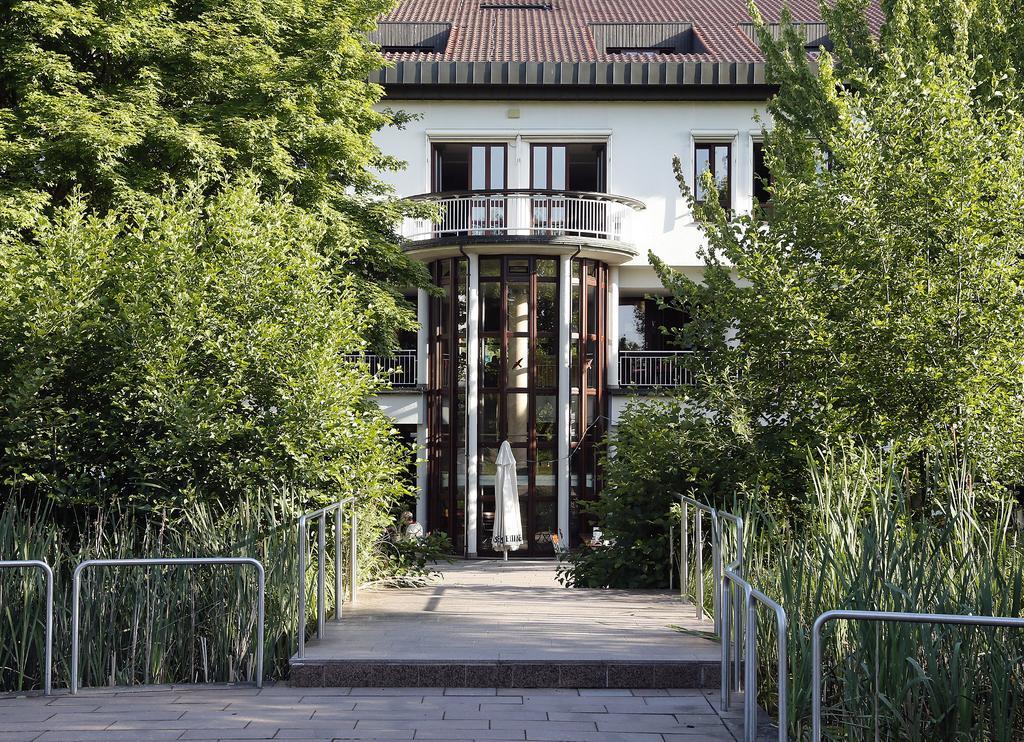Tagungs- und Bildungszentrum Steinbach/Taunus Steinbach im Taunus Exterior foto